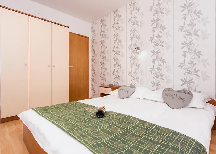 Izi 4 With Sea View-zeleni Appartement