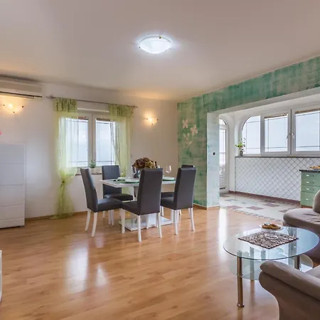 Izi 4 With Sea View-zeleni *