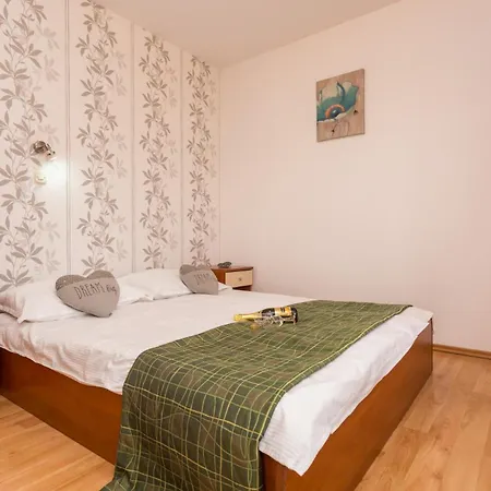 Izi 4 With Sea View-zeleni Apartman *